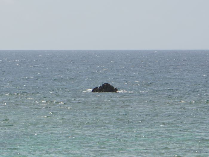 大浜集落の沖合、まるべ石